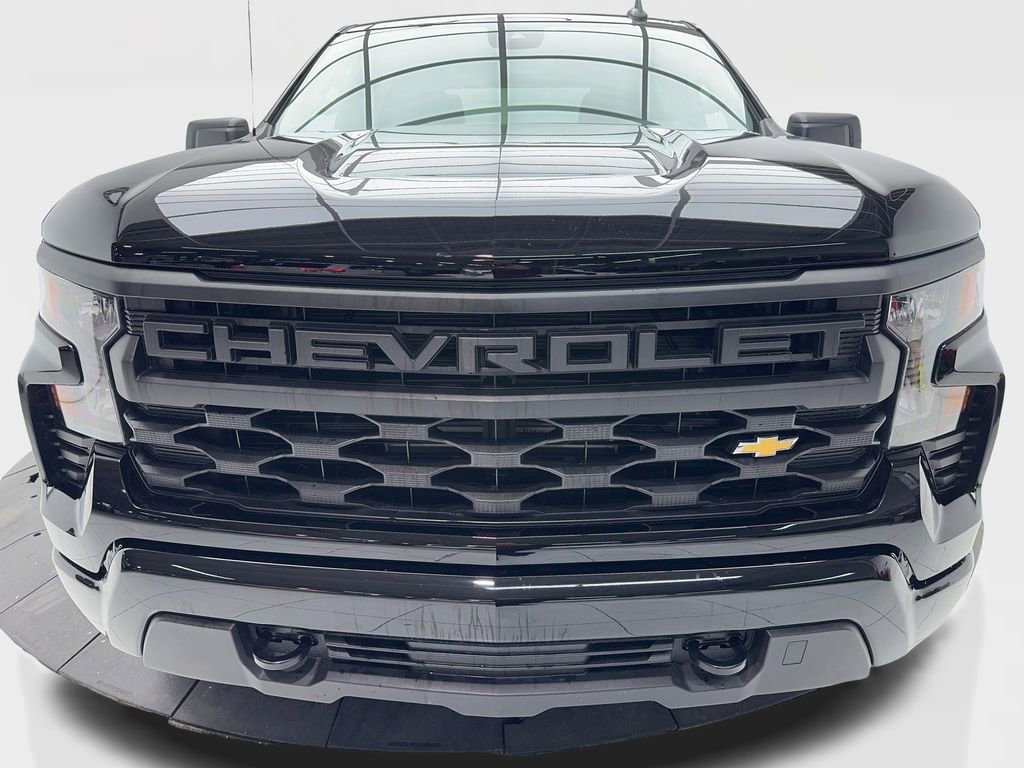 Used 2025 Chevrolet Silverado 1500 Custom image 4