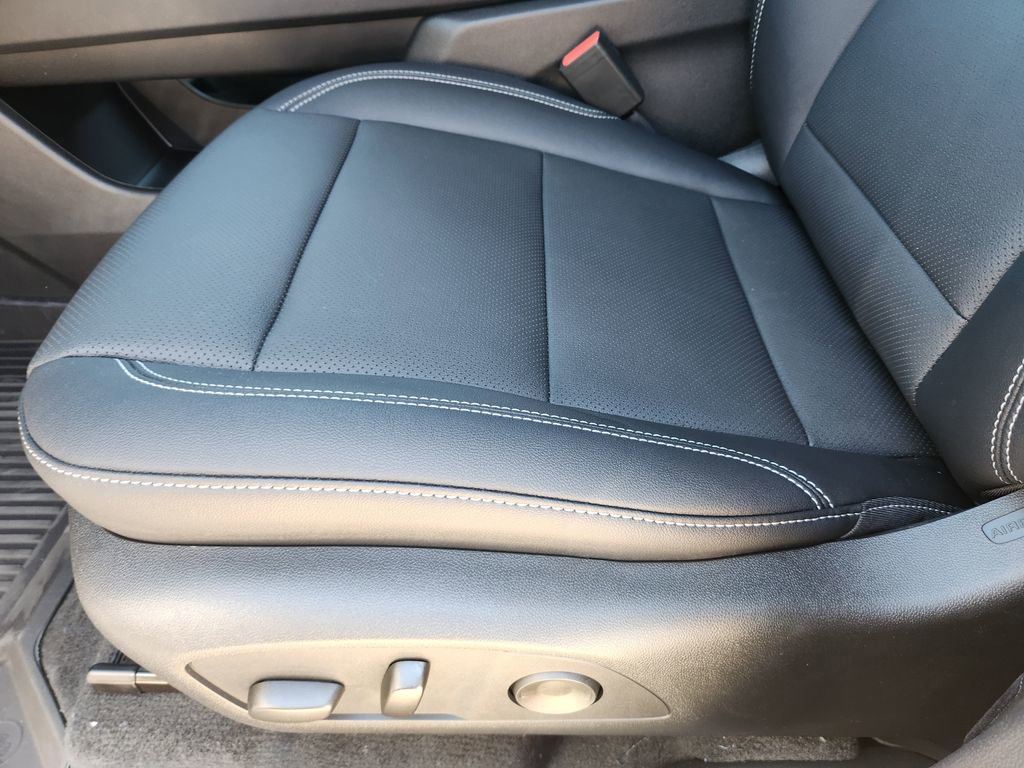 New 2026 Chevrolet Traverse RS w/ LPO, Floor Liner Package image 17