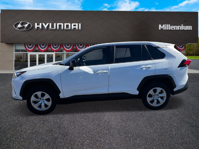 Used 2024 Toyota RAV4 LE AWD/4WD image 9