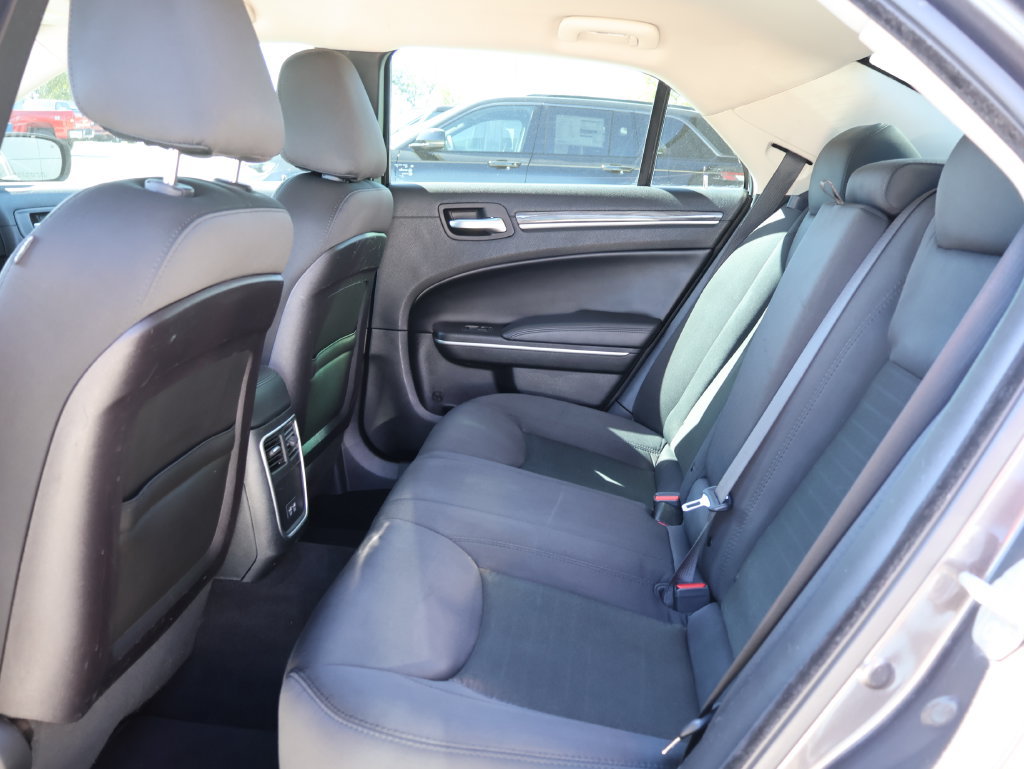 Used 2019 Chrysler 300 Touring w/ Driver Convenience Group RWD image 16