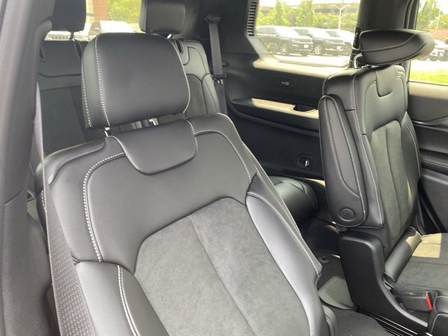 New 2025 Jeep Grand Cherokee L Altitude image 32