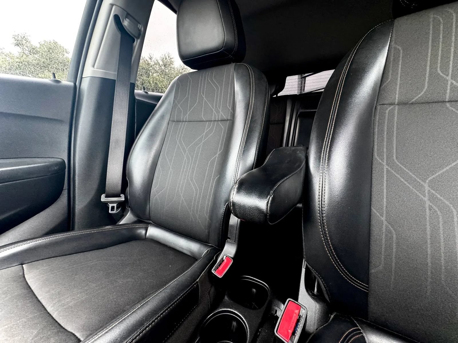 Used 2021 Chevrolet Trax LT w/ Midnight Edition FWD image 29