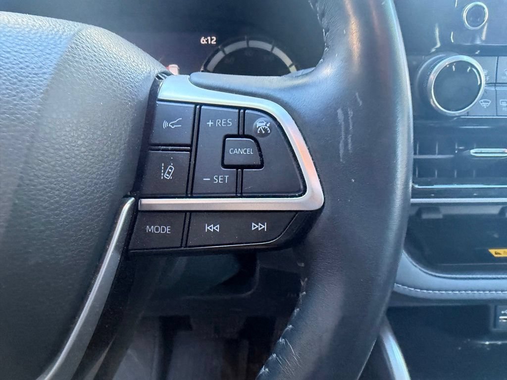 Used 2023 Toyota Highlander XLE FWD image 15