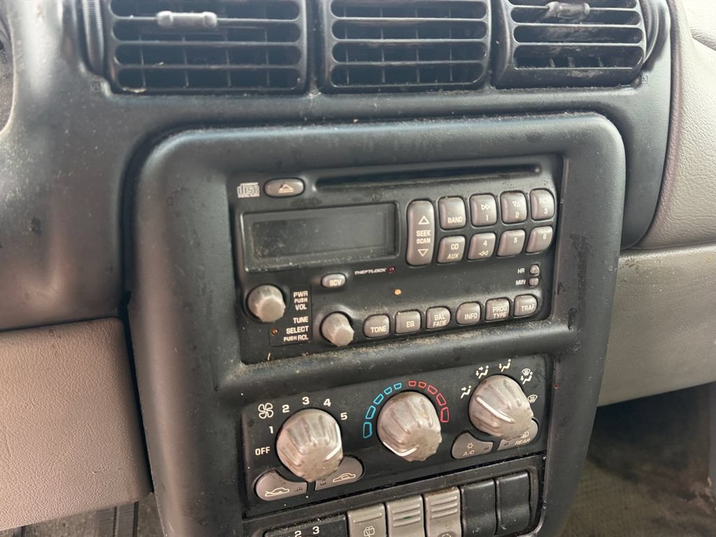Used 2004 Pontiac Montana Extended w/ Convenience Package #2 FWD image 26