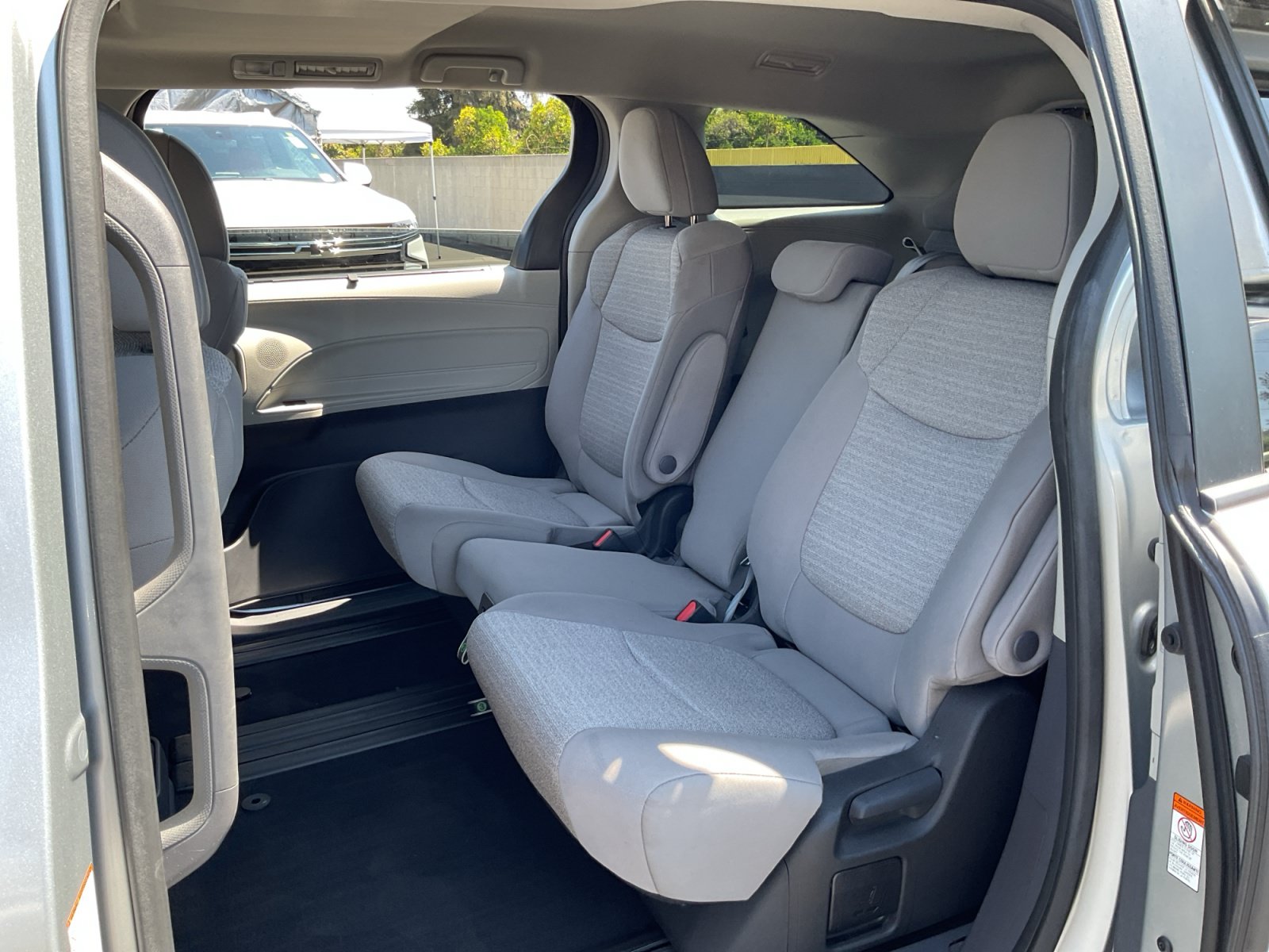 Used 2023 Toyota Sienna LE w/ LE Plus Package FWD image 19