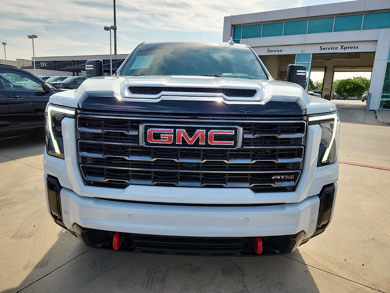 Used 2025 GMC Sierra 2500 AT4 image 2