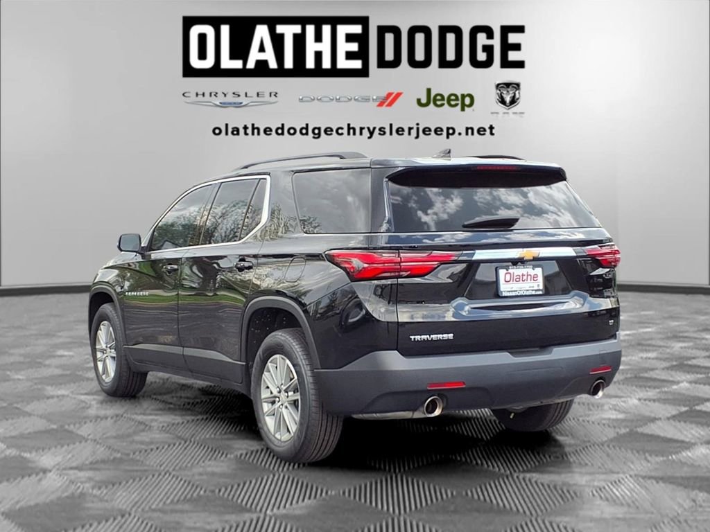 Used 2023 Chevrolet Traverse LT image 3