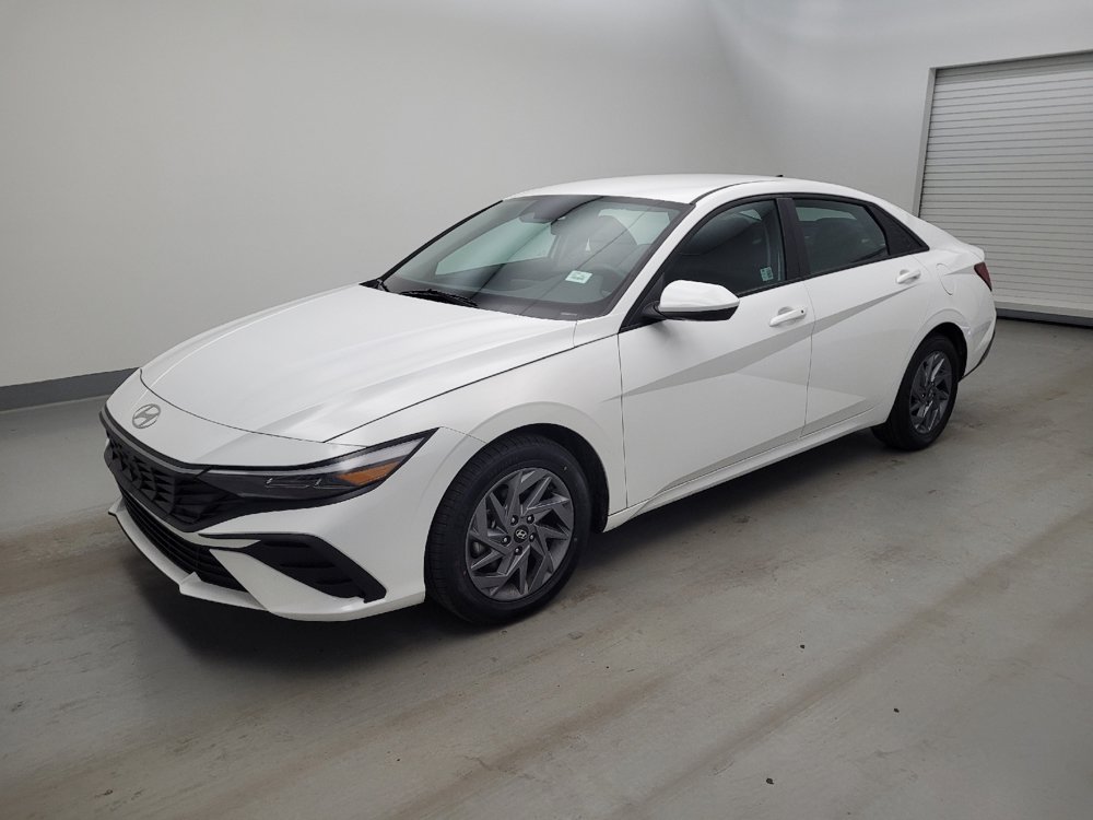Used 2024 Hyundai Elantra SEL FWD image 2