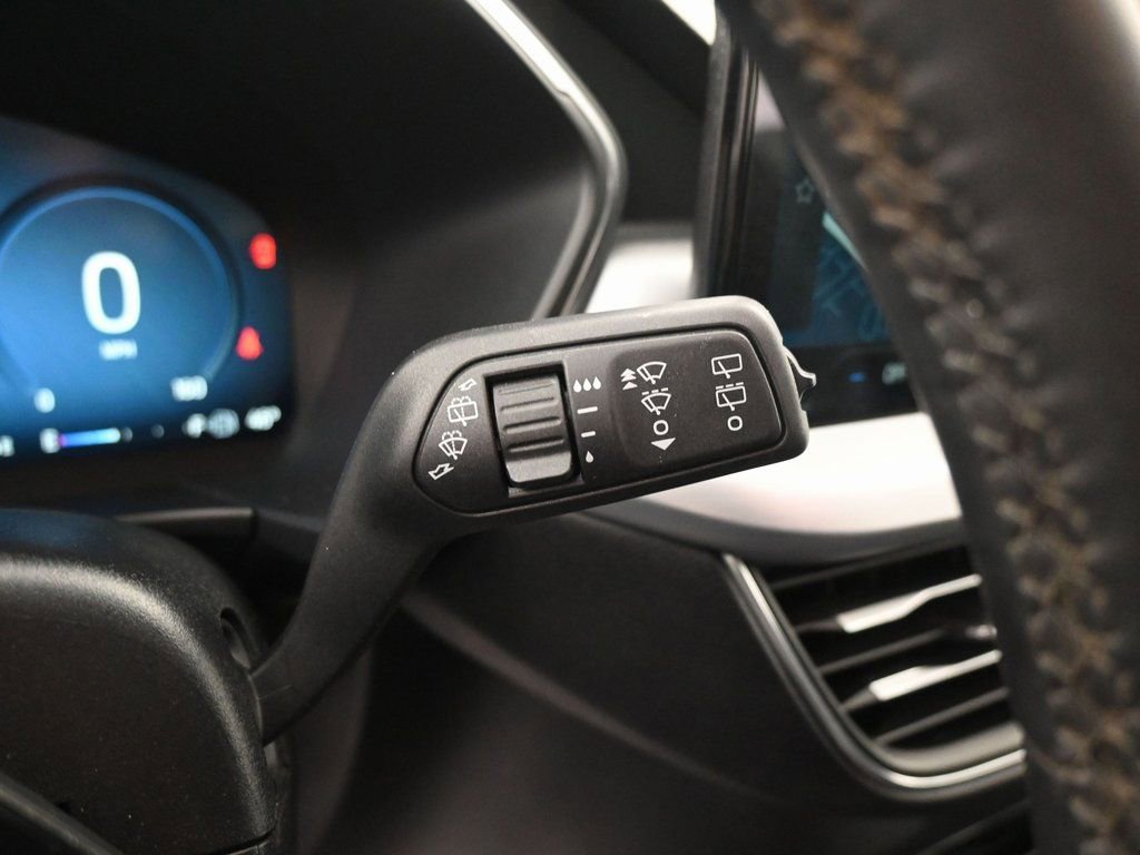 Used 2025 Ford Escape Platinum image 18