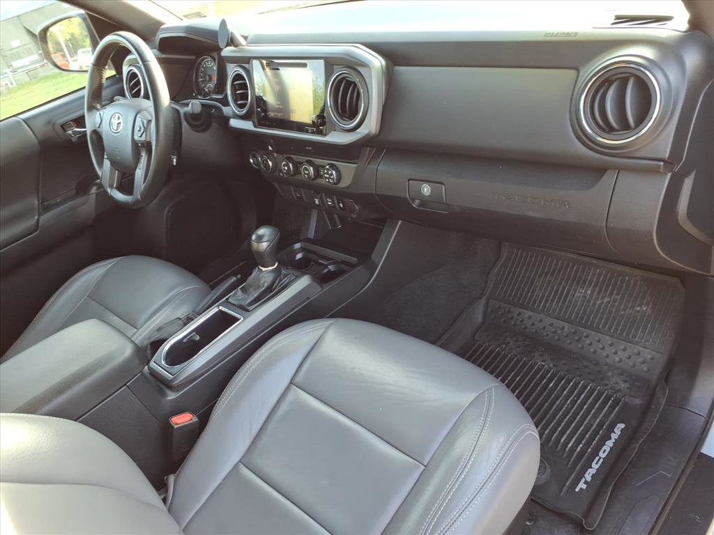 Used 2019 Toyota Tacoma TRD Sport image 18