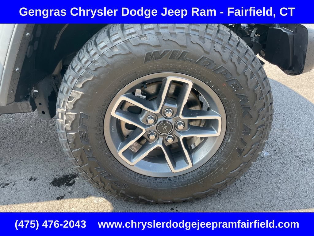 Certified 2025 Jeep Gladiator Mojave w/ Safety Group AWD/4WD image 9