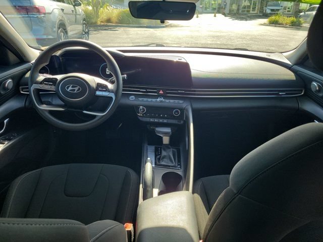 Used 2024 Hyundai Elantra SEL FWD image 2