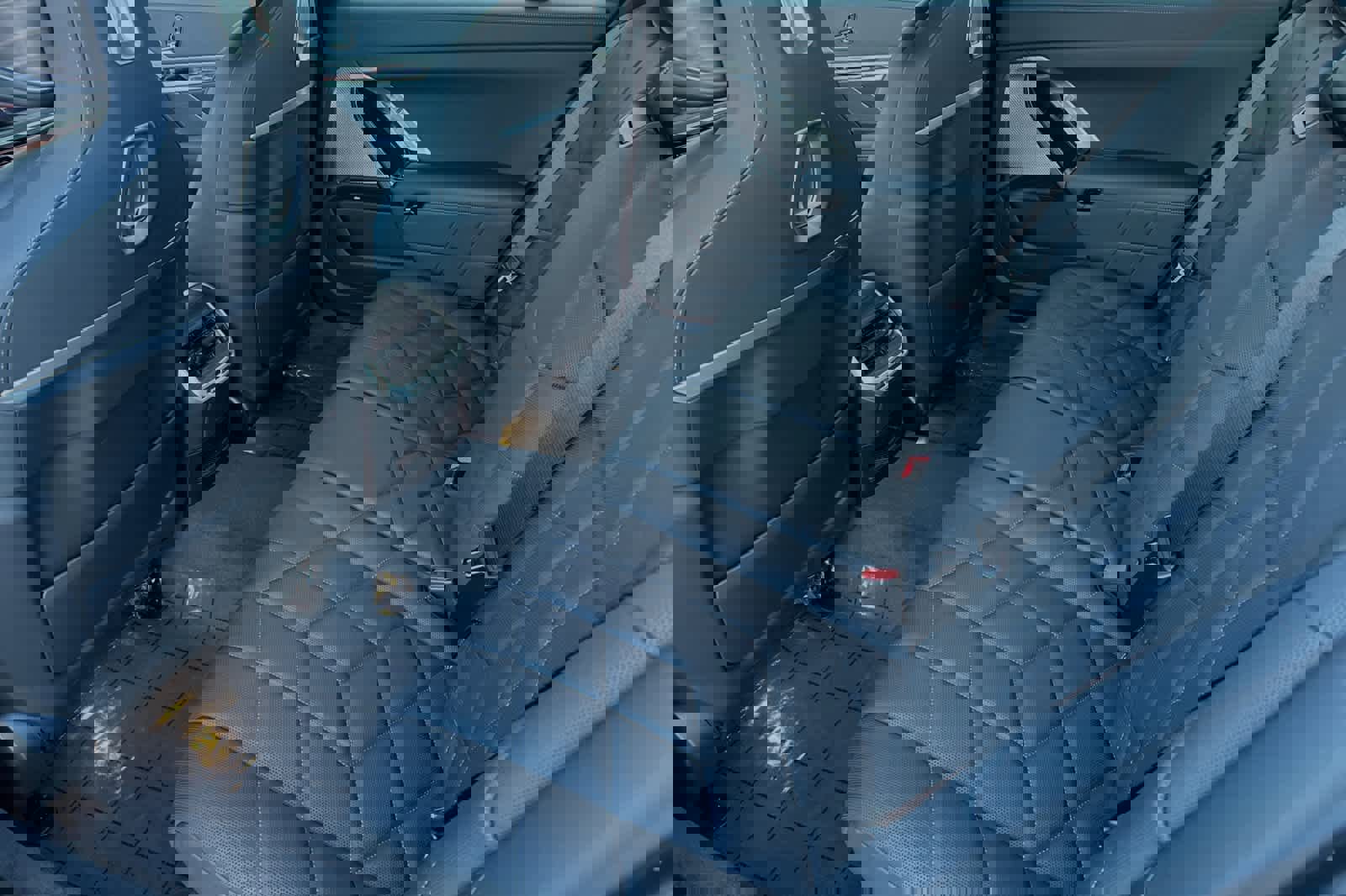 Used 2024 BMW i7 xDrive60 image 4