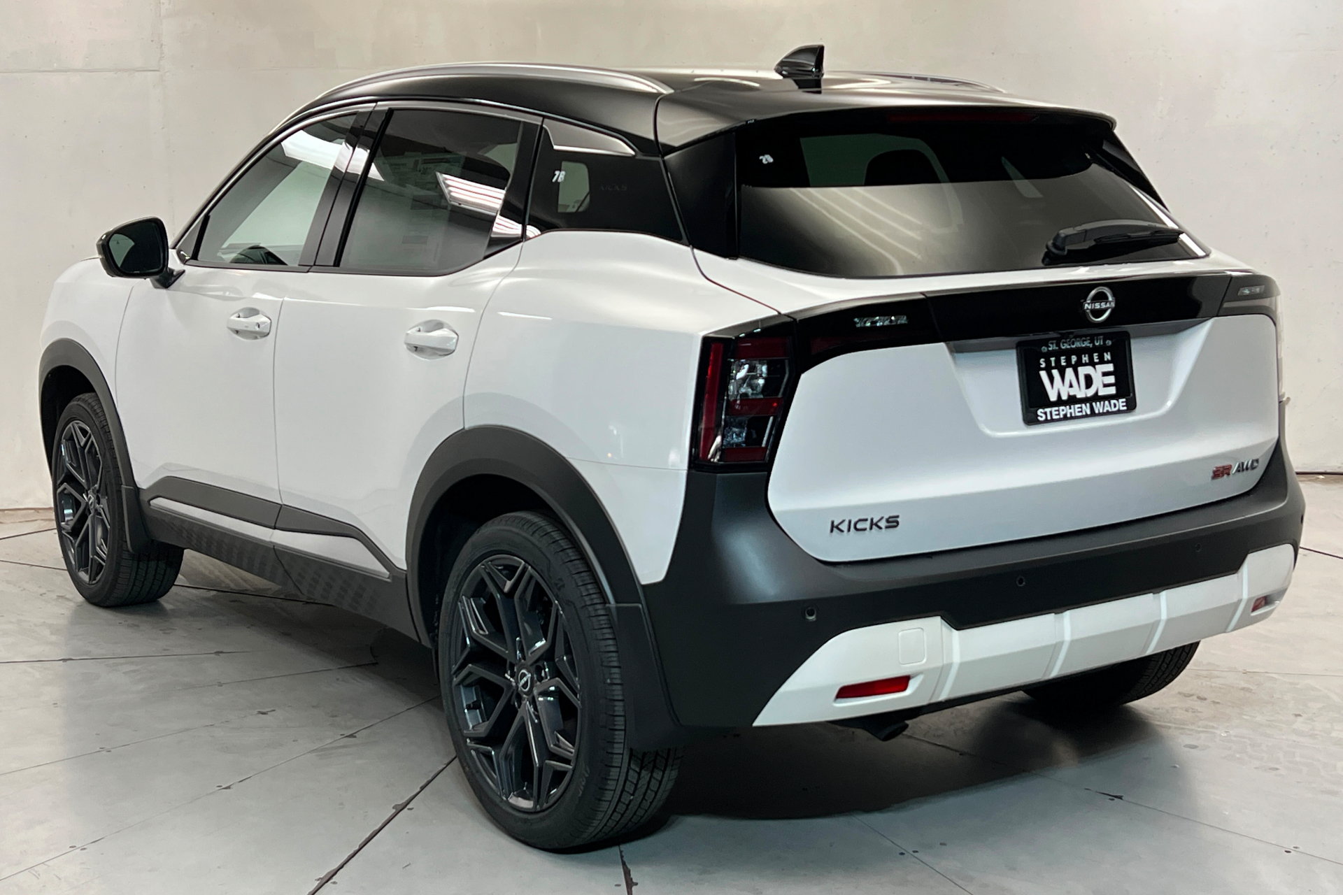 New 2026 Nissan Kicks SR w/ SR Premium Package AWD/4WD image 3