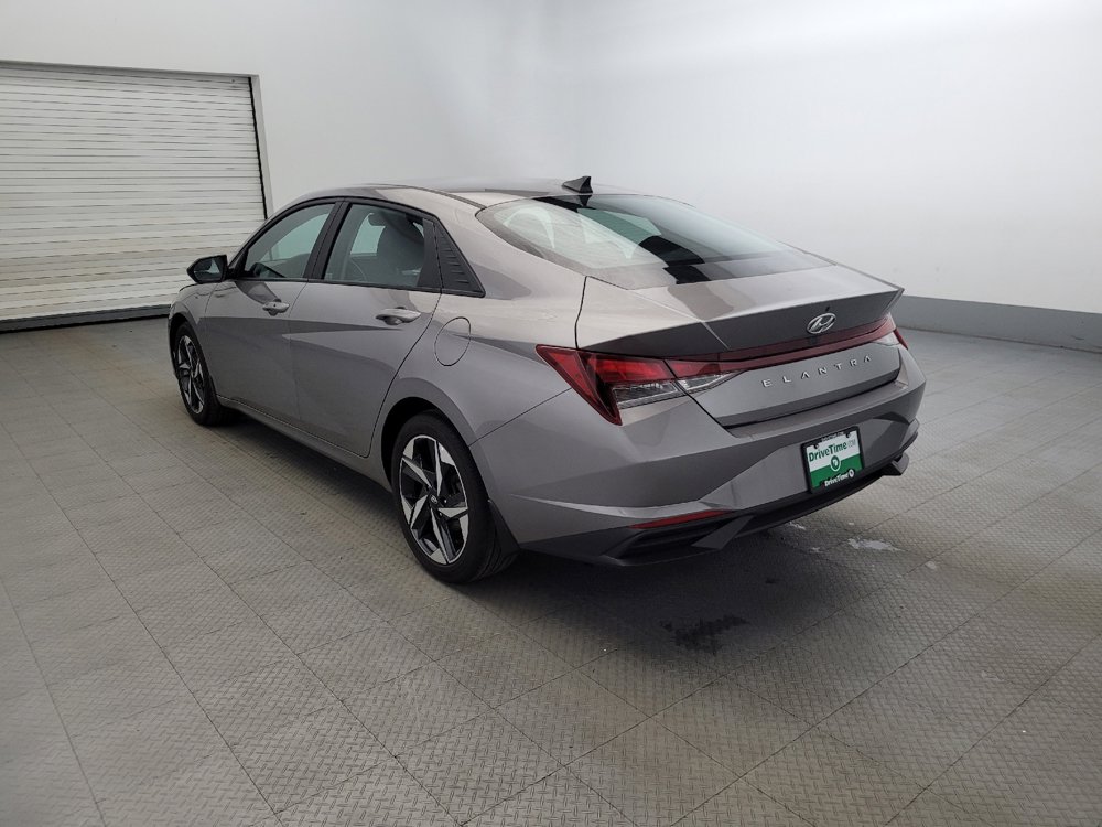 Used 2023 Hyundai Elantra SEL w/ Convenience Package image 5