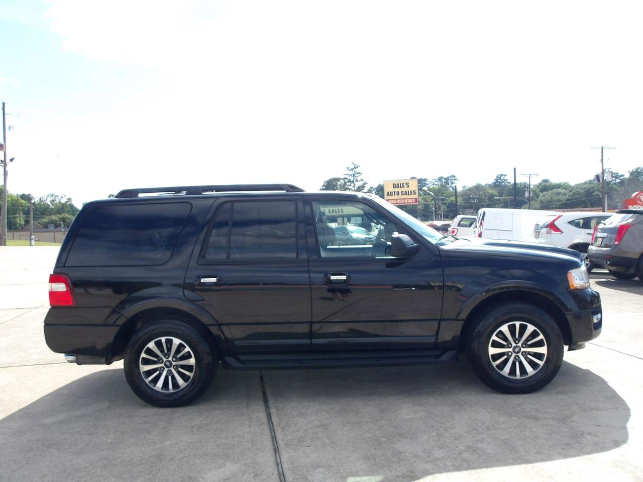 Used 2017 Ford Expedition XLT w/ Equipment Group 202A RWD image 5
