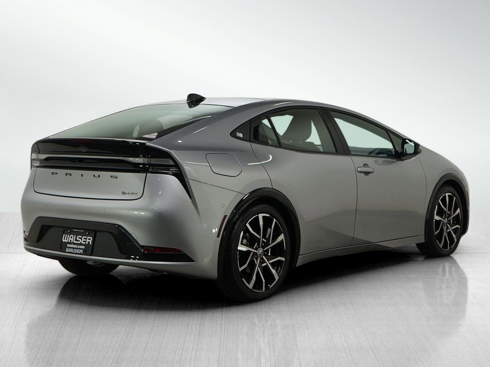 Used 2025 Toyota Prius Plug-In Hybrid image 7