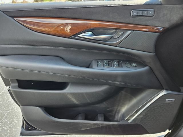 Used 2019 Cadillac Escalade Luxury AWD/4WD image 29