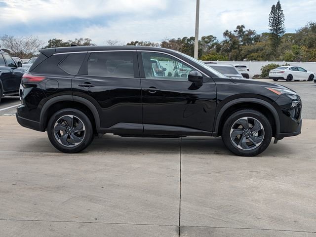 Used 2025 Nissan Rogue SV image 4