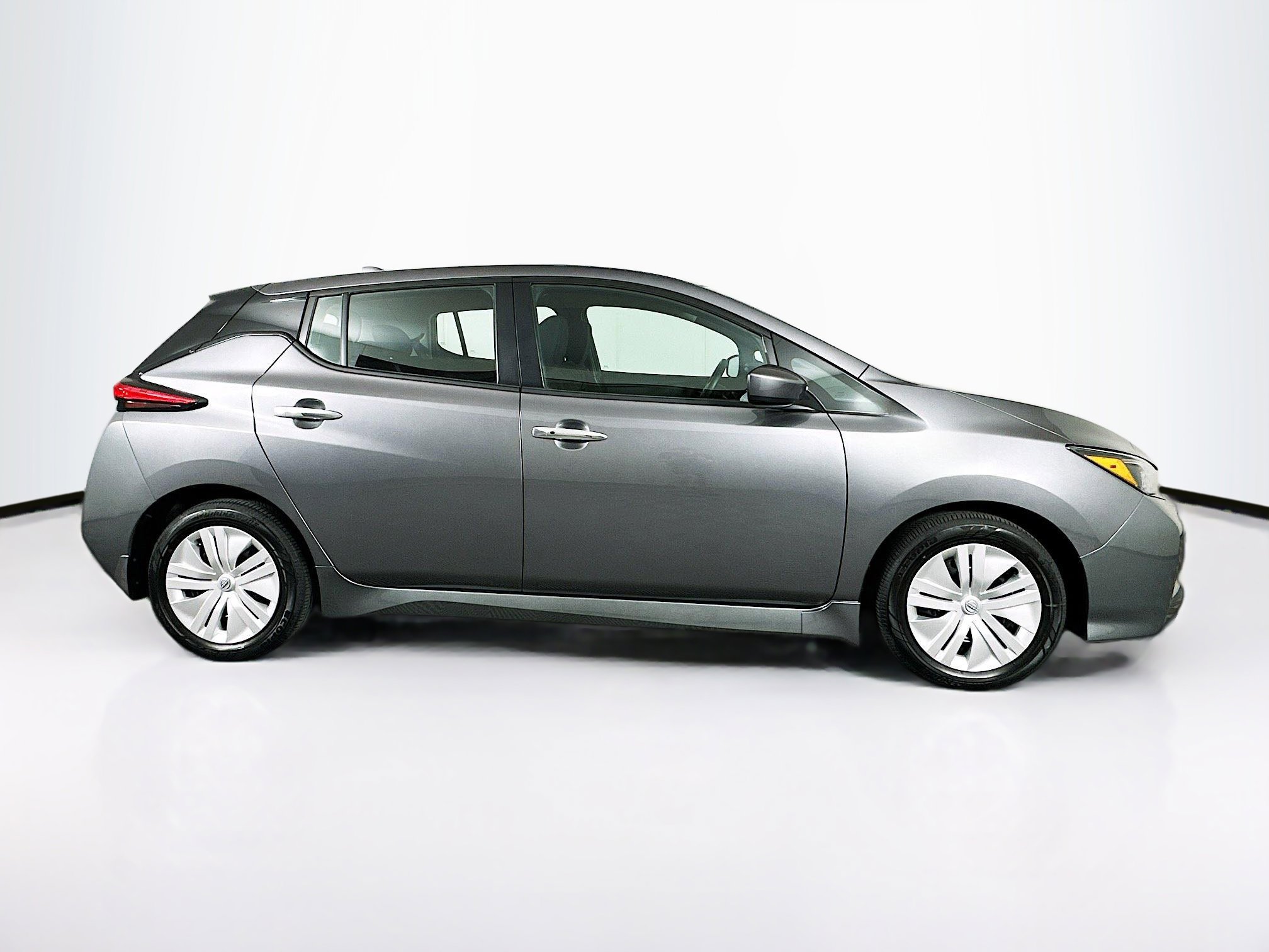 Used 2024 Nissan Leaf S FWD image 10