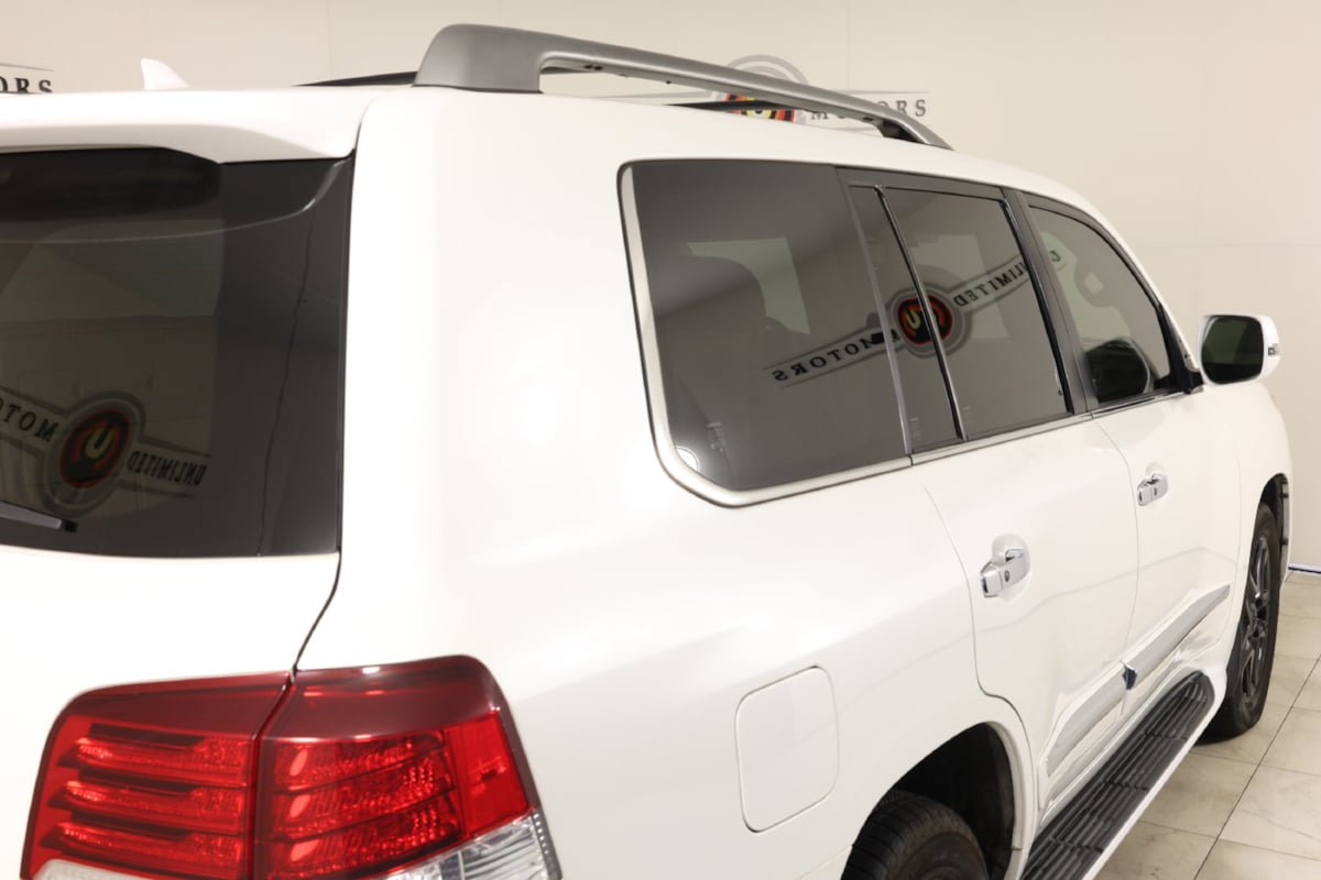 Used 2013 Lexus LX 570 4WD w/ Luxury Pkg w/Pre-crash image 45