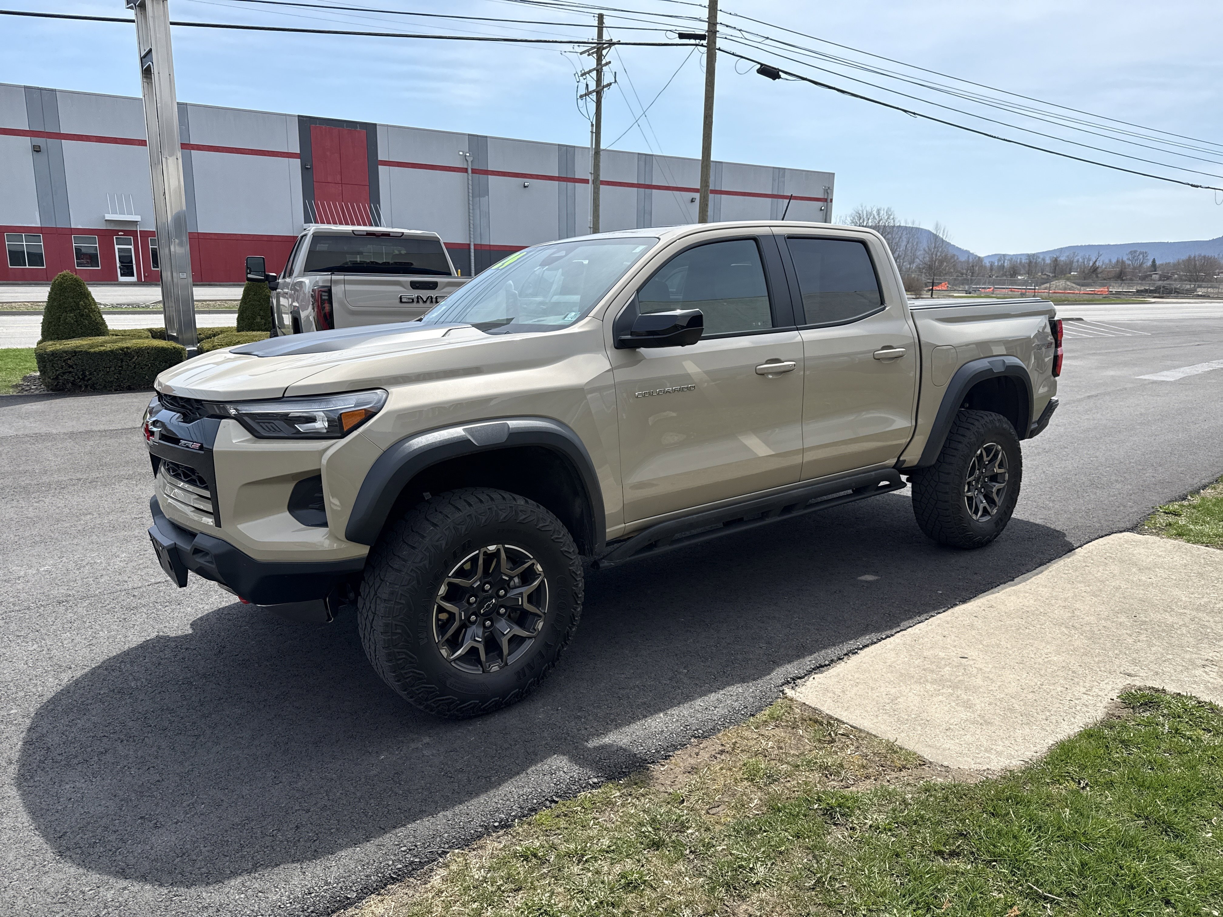 Used 2024 Chevrolet Colorado ZR2 w/ Technology Package AWD/4WD image 8