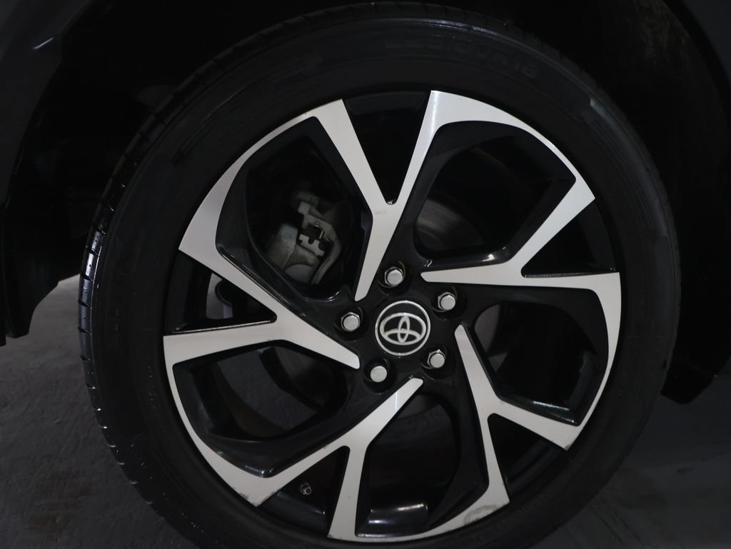 Used 2021 Toyota C-HR XLE FWD image 31