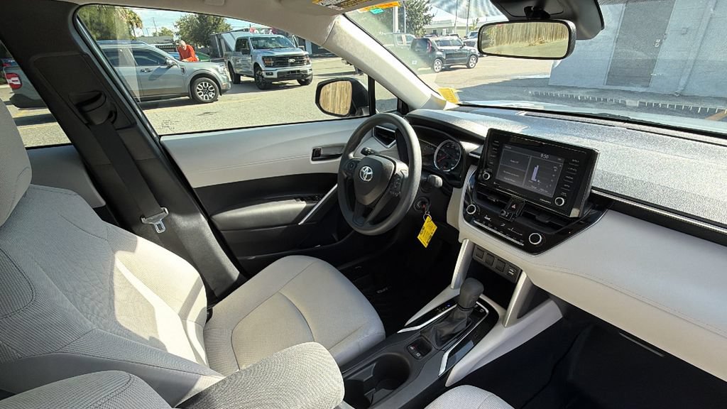 Used 2022 Toyota Corolla Cross L FWD image 28