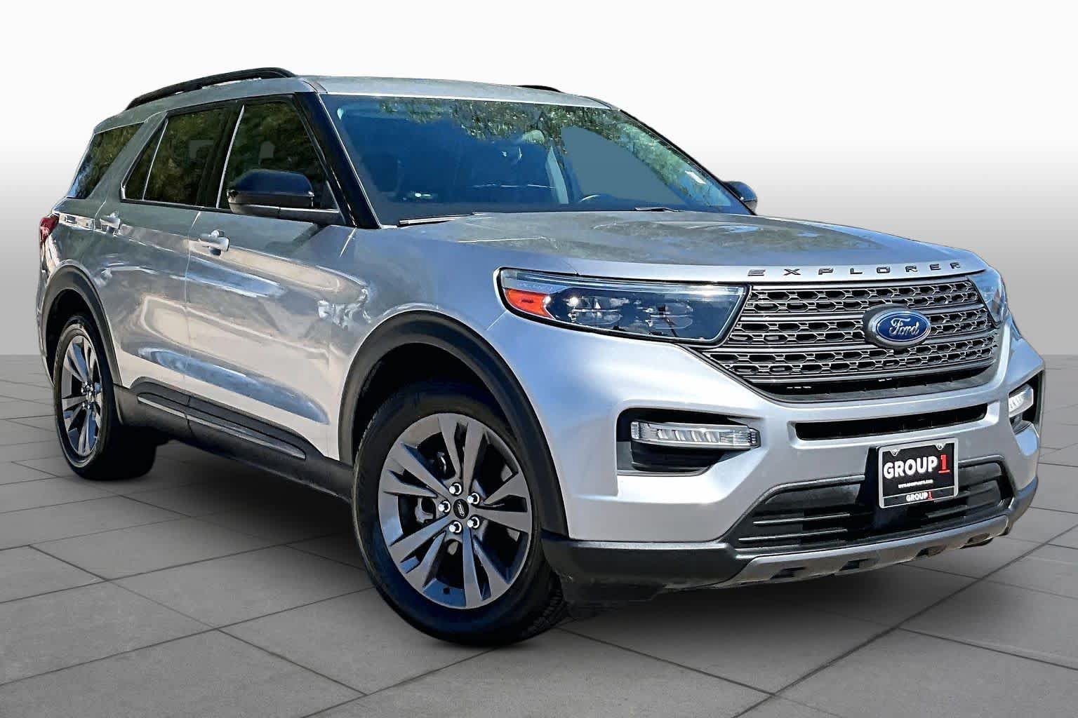 Certified 2022 Ford Explorer XLT w/ Equipment Group 202A RWD image 3