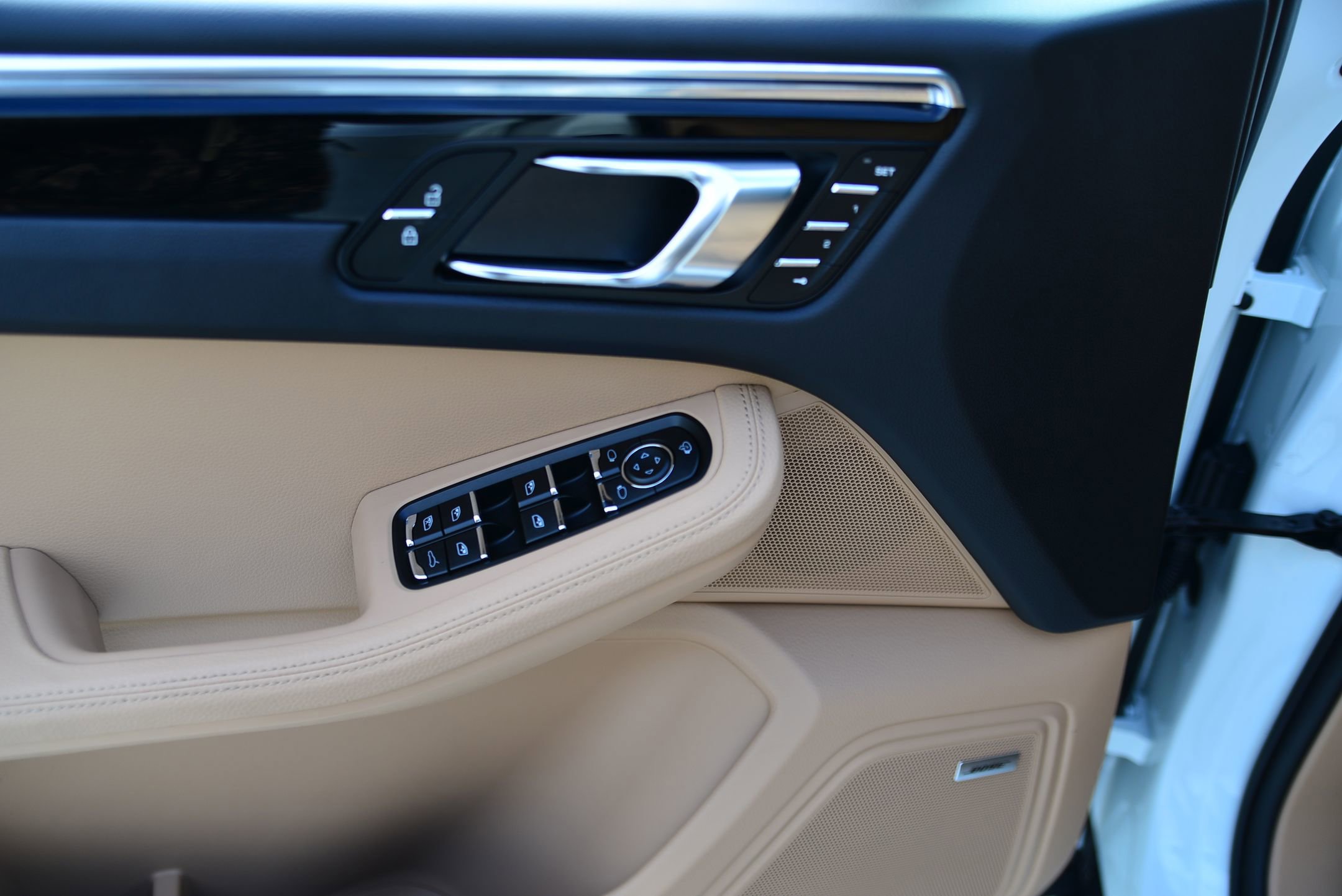 Certified 2025 Porsche Macan image 12