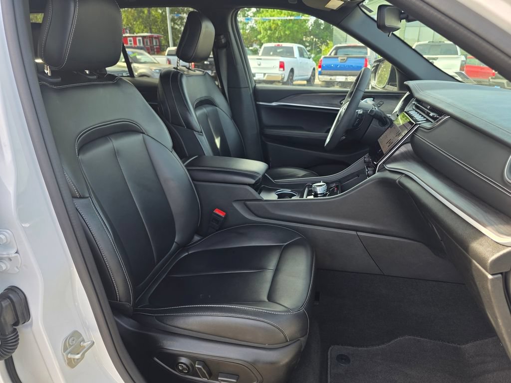 Used 2024 Jeep Grand Cherokee Limited AWD/4WD image 23