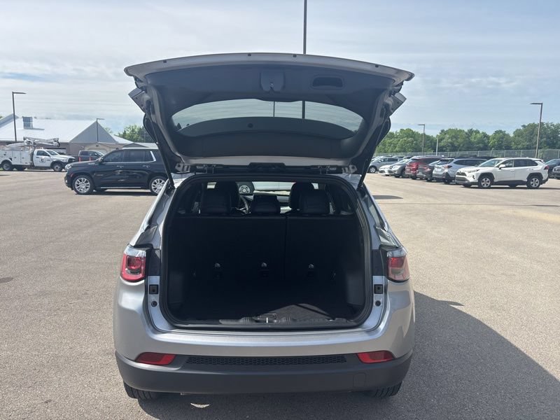 Used 2023 Jeep Compass Latitude AWD/4WD image 9