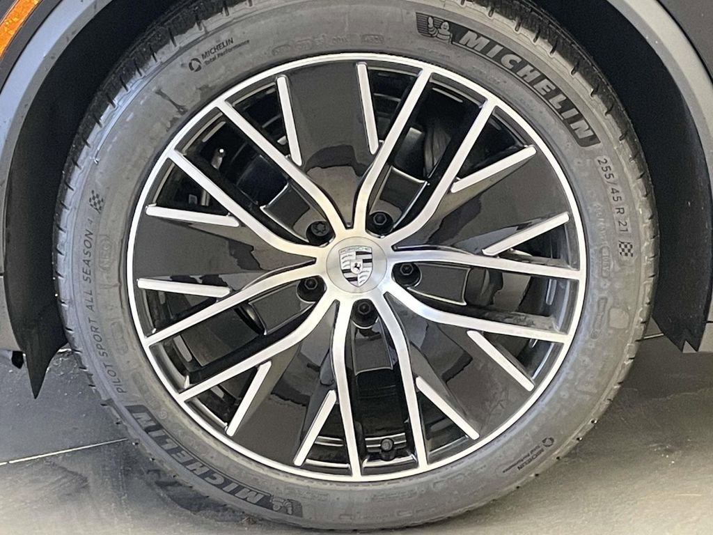 New 2026 Porsche Macan 4 Electric image 11