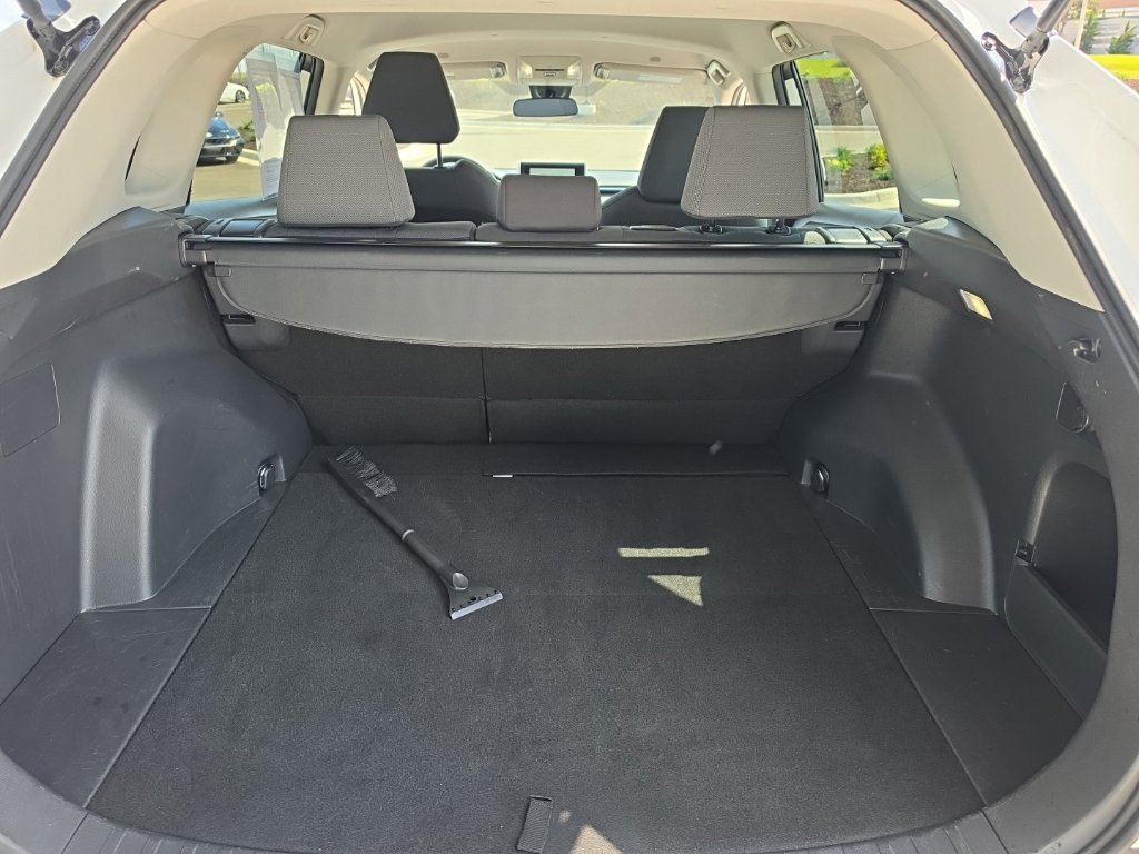 Used 2025 Toyota RAV4 XLE FWD image 25