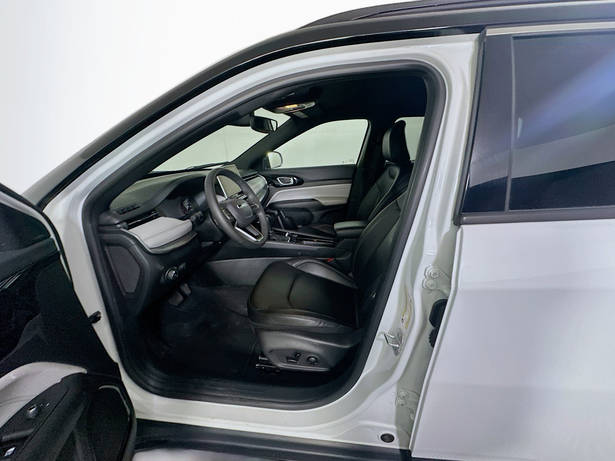 Used 2025 Jeep Compass Limited AWD/4WD image 13
