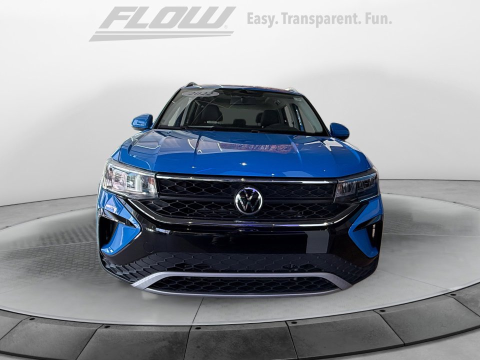 Certified 2022 Volkswagen Taos SE w/ Panoramic Sunroof Package image 3