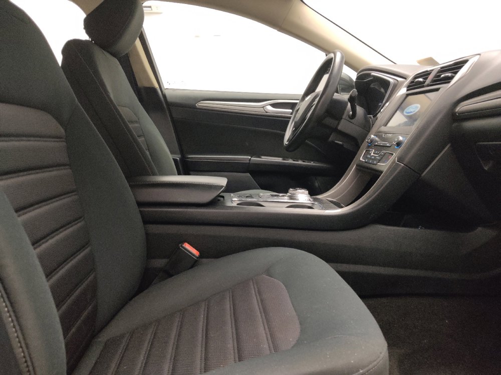 Used 2020 Ford Fusion SE FWD image 21