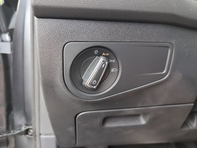 Used 2021 Volkswagen Tiguan SE image 20