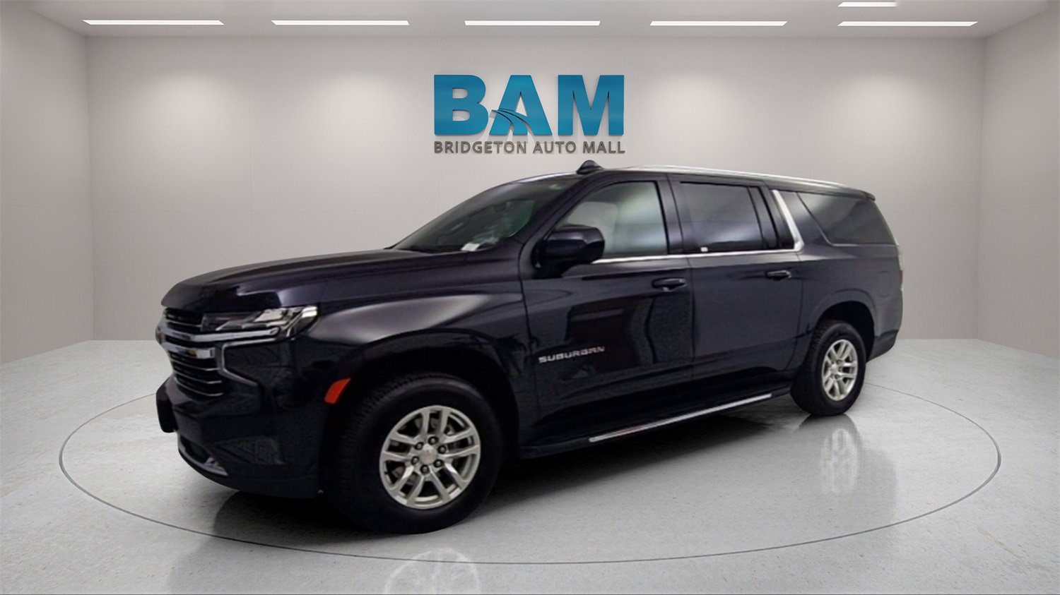 Used 2023 Chevrolet Suburban LT image 3