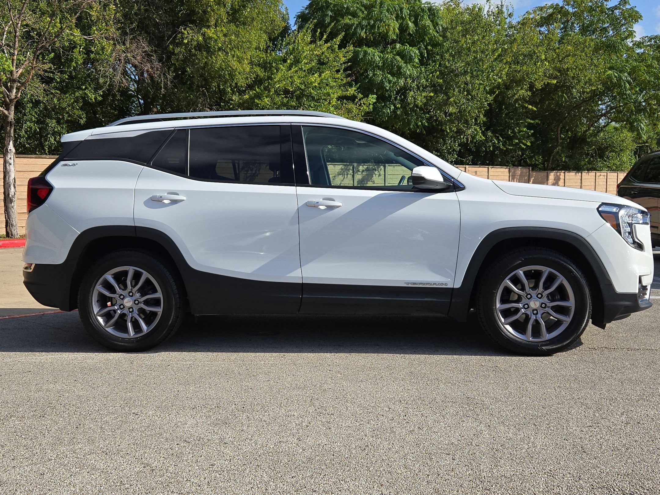 Used 2023 GMC Terrain SLT FWD video 2