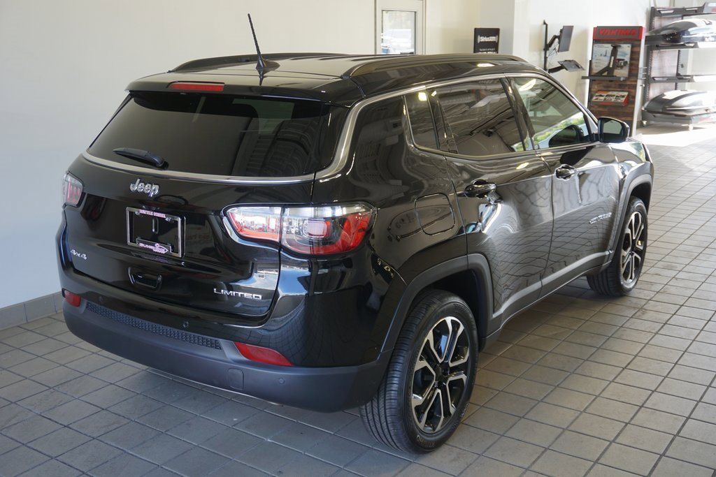 Used 2024 Jeep Compass Limited image 14