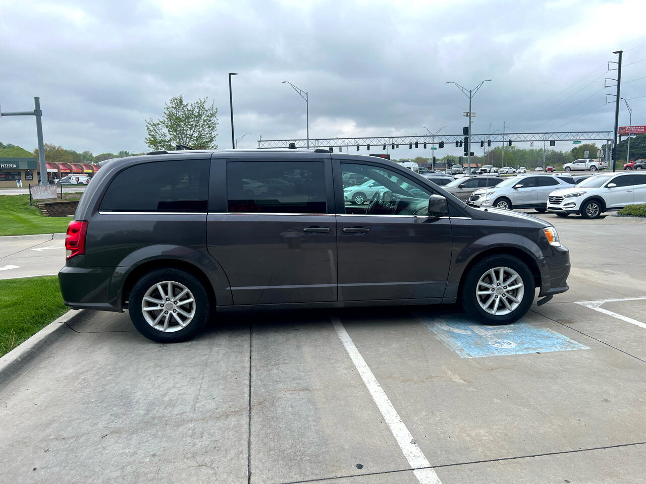 Used 2020 Dodge Grand Caravan SXT image 5