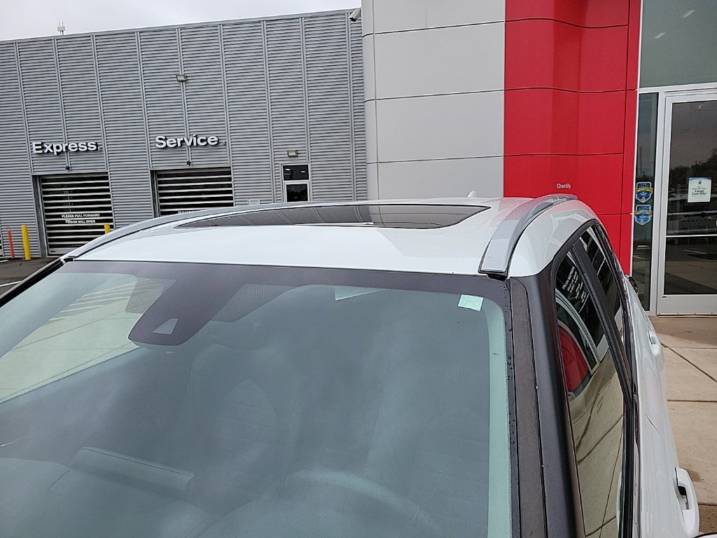 Used 2023 Toyota Highlander XLE AWD/4WD image 9