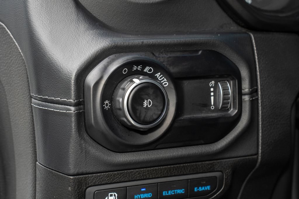 Used 2024 Jeep Wrangler Unlimited Sahara AWD/4WD image 28