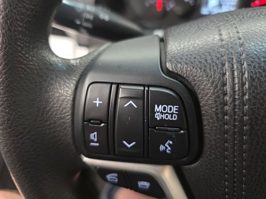 Used 2015 Toyota Sienna L FWD image 21