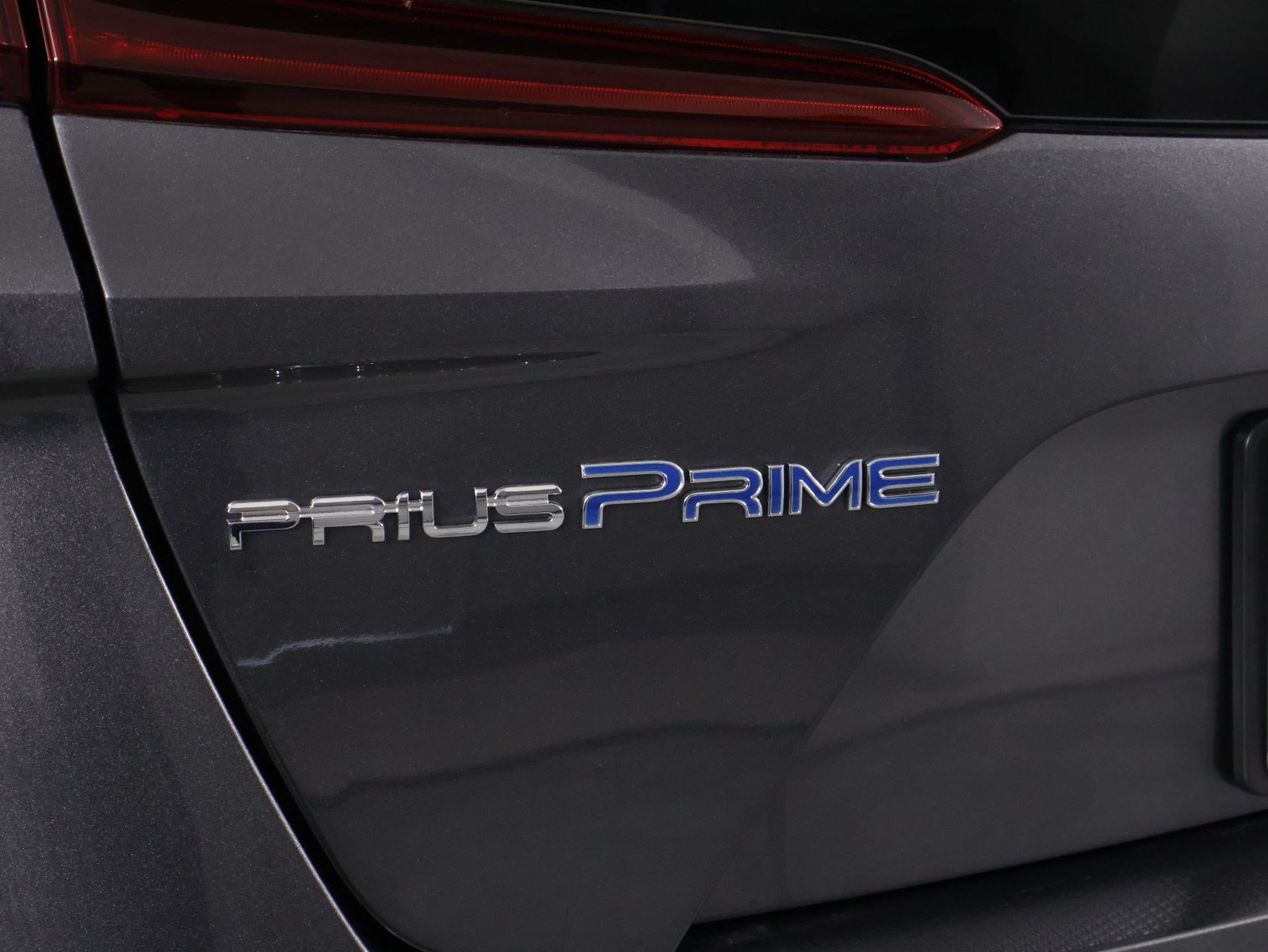 Used 2021 Toyota Prius Prime LE w/ Carpet Mat Package (TMS) FWD image 19