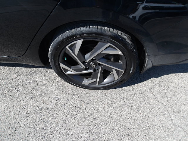 Certified 2025 Hyundai Elantra SEL FWD image 22