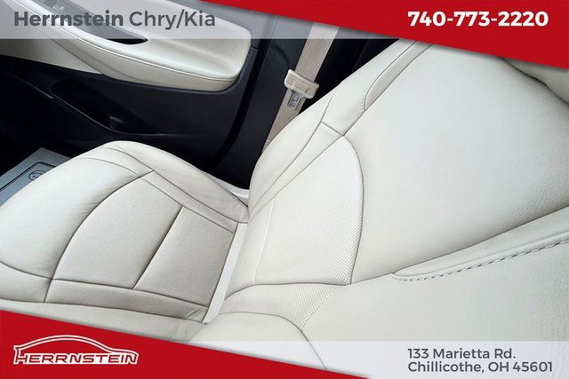 Used 2021 Buick Enclave Essence image 11