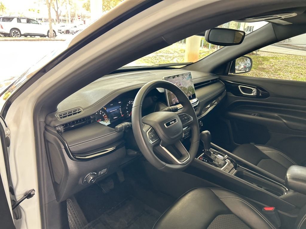 Used 2023 Jeep Compass Altitude image 6