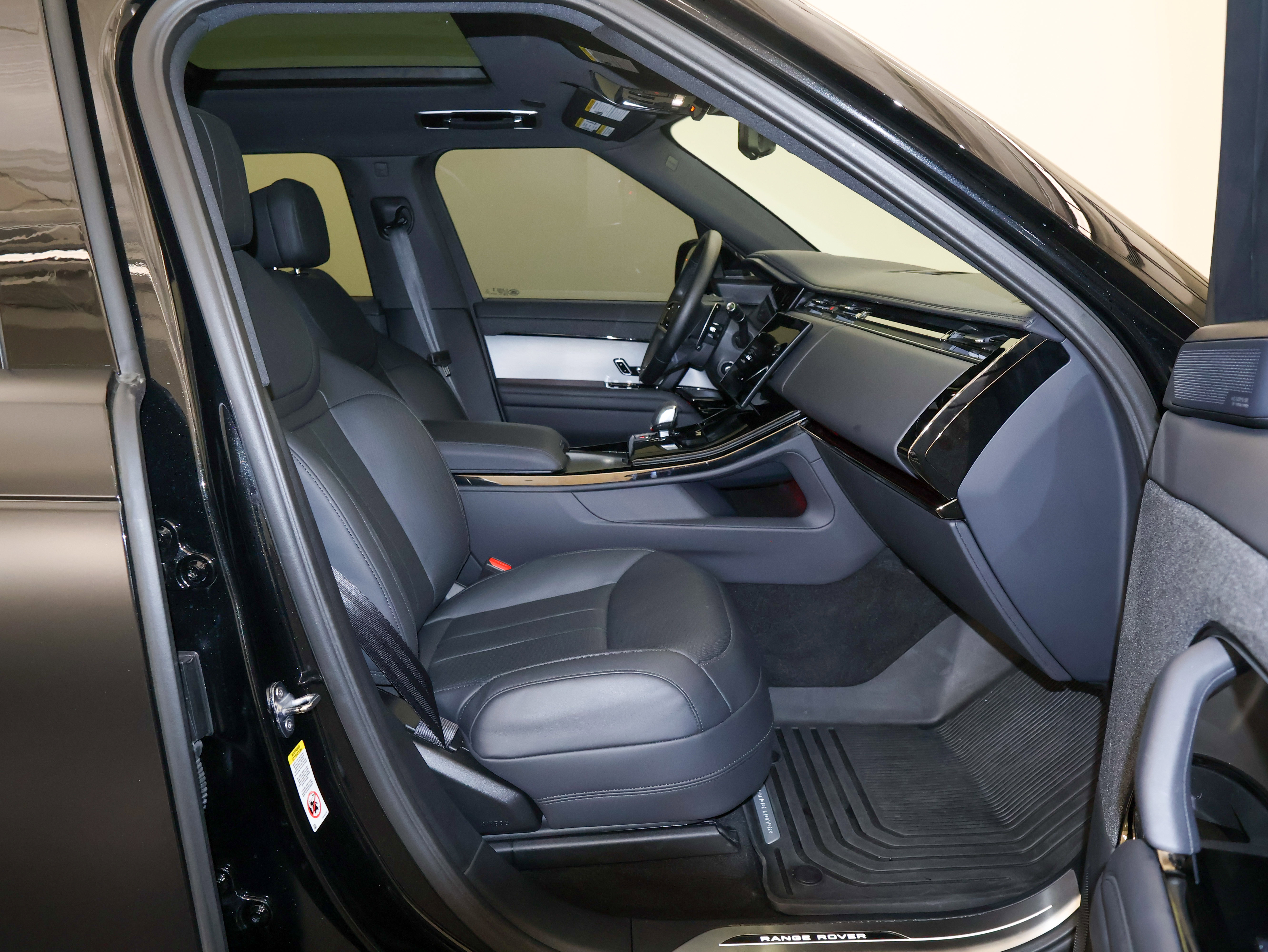 Used 2025 Land Rover Range Rover Sport Dynamic SE image 56